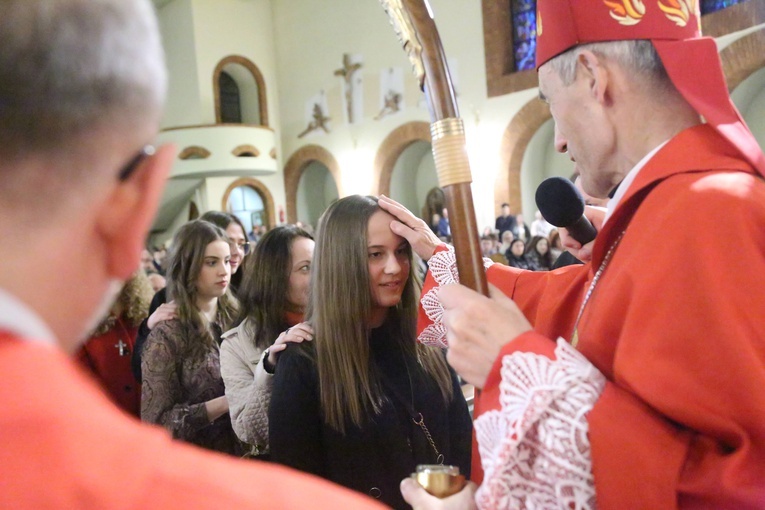 Bierzmowanie młodych z parafii kolejowej