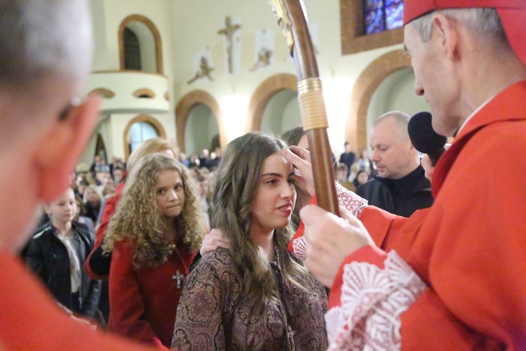 Bierzmowanie młodych z parafii kolejowej