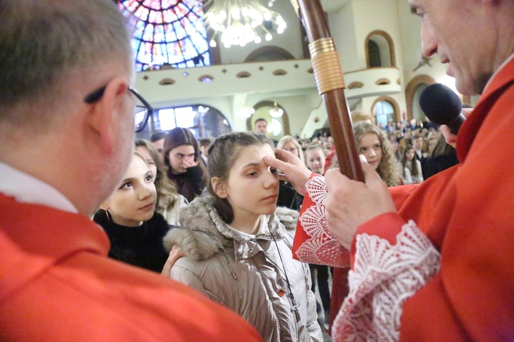 Bierzmowanie młodych z parafii kolejowej