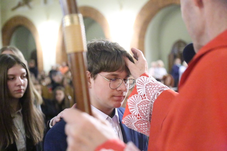 Bierzmowanie młodych z parafii kolejowej