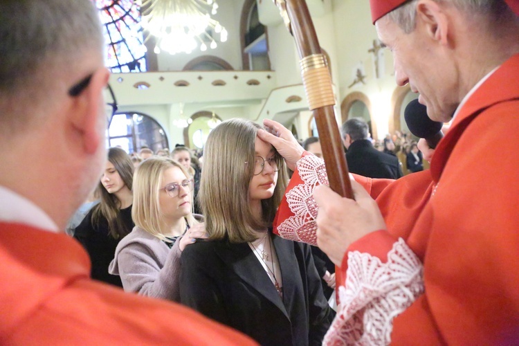 Bierzmowanie młodych z parafii kolejowej