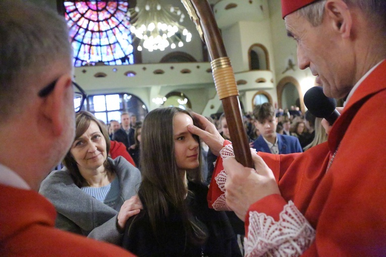 Bierzmowanie młodych z parafii kolejowej
