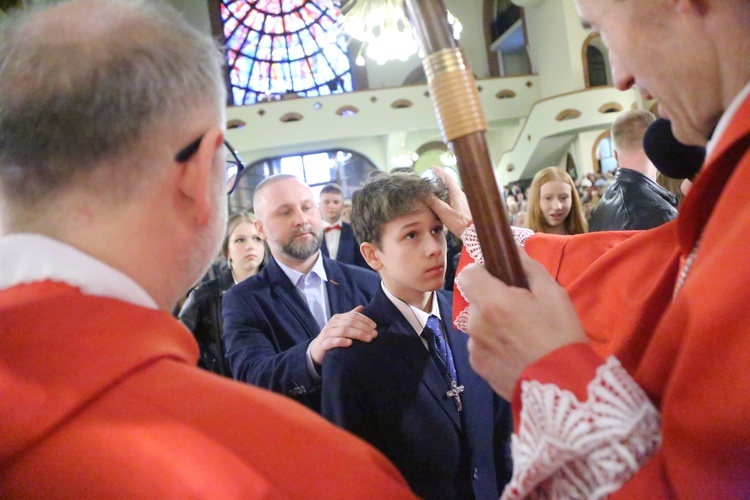 Bierzmowanie młodych z parafii kolejowej