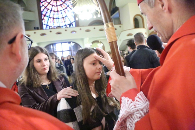 Bierzmowanie młodych z parafii kolejowej