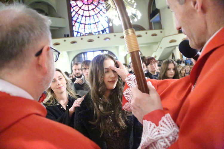 Bierzmowanie młodych z parafii kolejowej