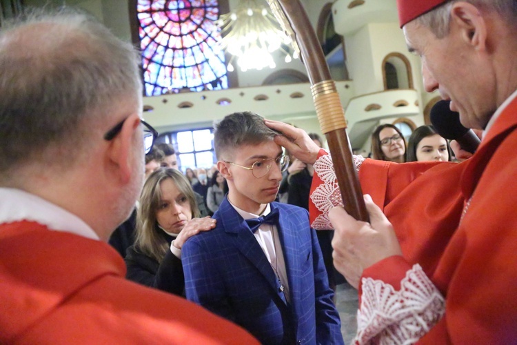 Bierzmowanie młodych z parafii kolejowej