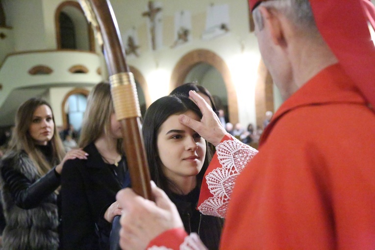 Bierzmowanie młodych z parafii kolejowej