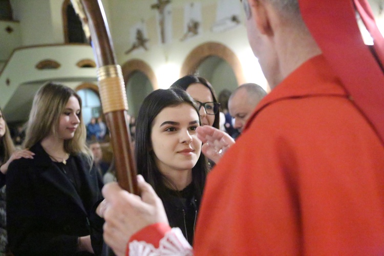 Bierzmowanie młodych z parafii kolejowej