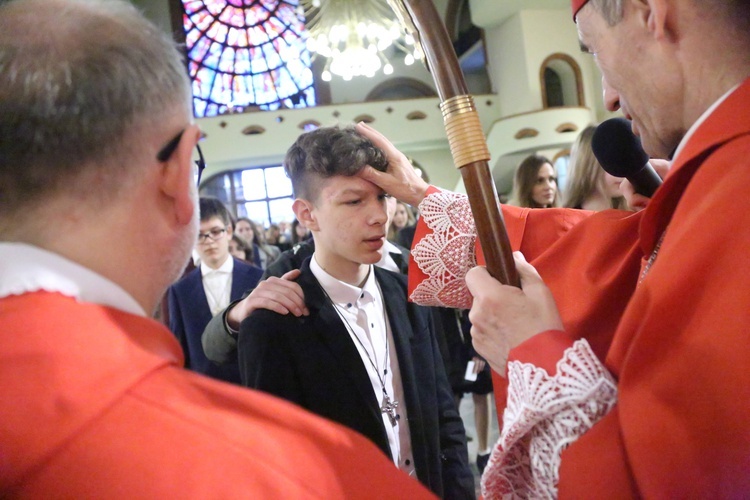 Bierzmowanie młodych z parafii kolejowej