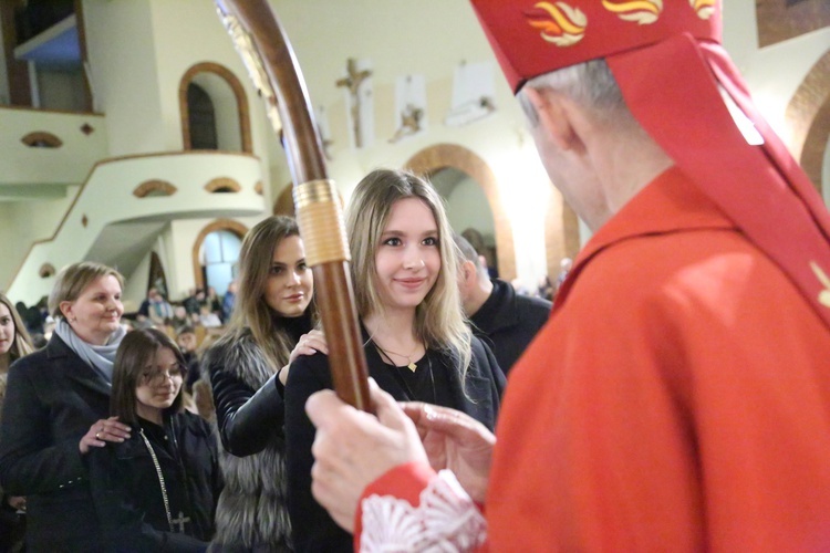 Bierzmowanie młodych z parafii kolejowej