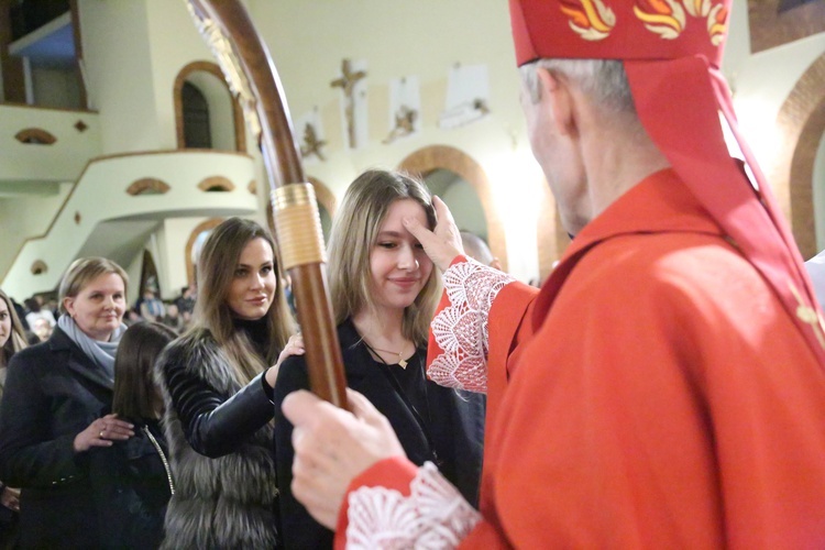 Bierzmowanie młodych z parafii kolejowej