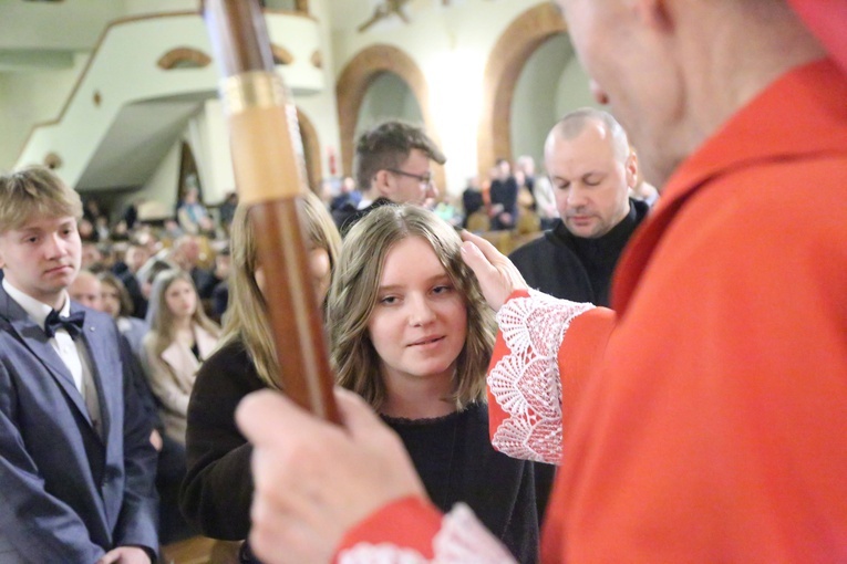 Bierzmowanie młodych z parafii kolejowej