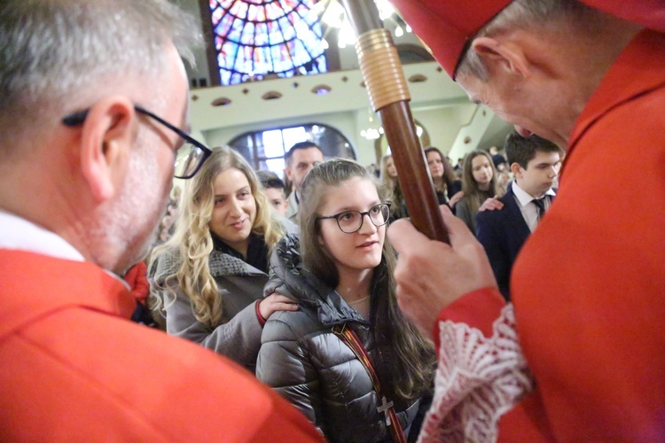 Bierzmowanie młodych z parafii kolejowej