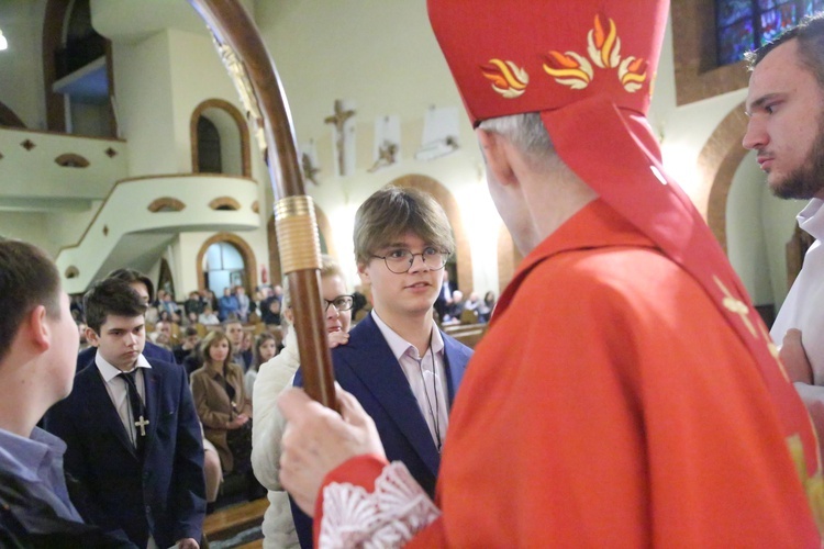 Bierzmowanie młodych z parafii kolejowej