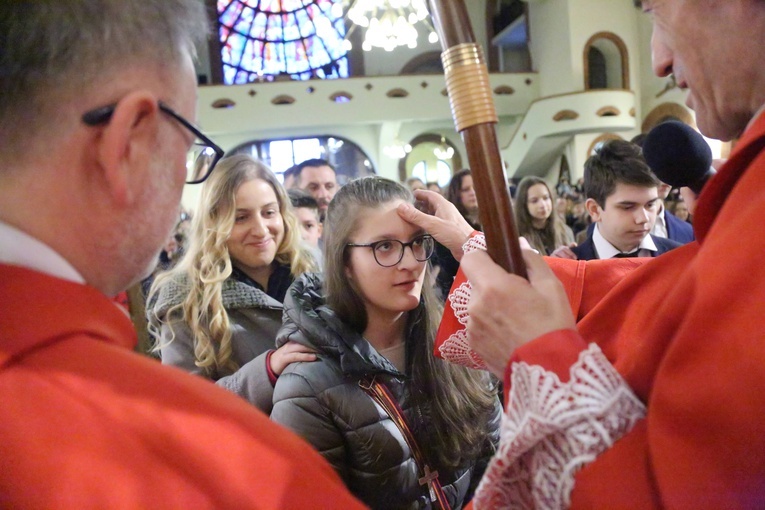 Bierzmowanie młodych z parafii kolejowej