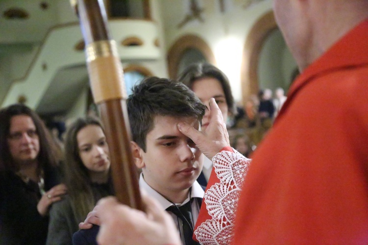 Bierzmowanie młodych z parafii kolejowej