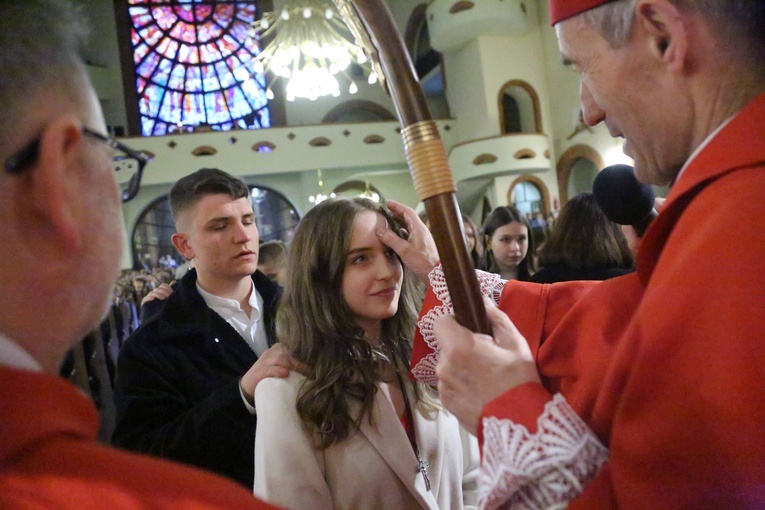 Bierzmowanie młodych z parafii kolejowej