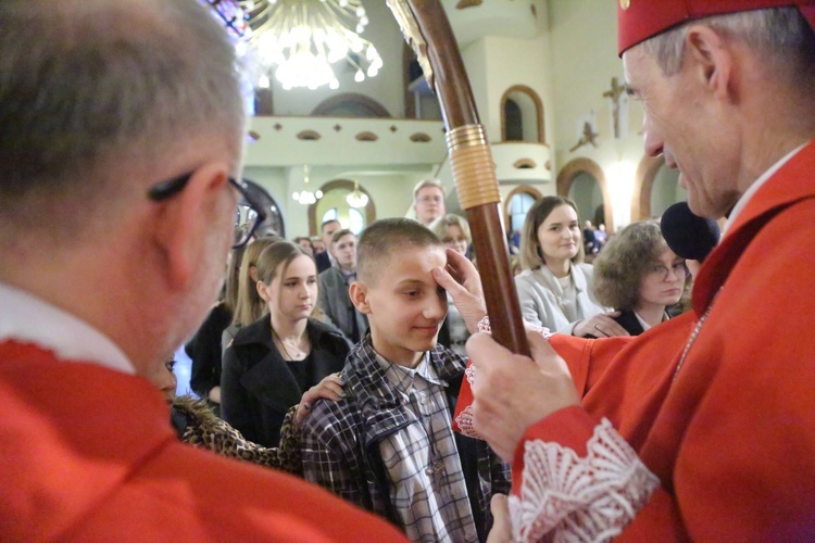 Bierzmowanie młodych z parafii kolejowej