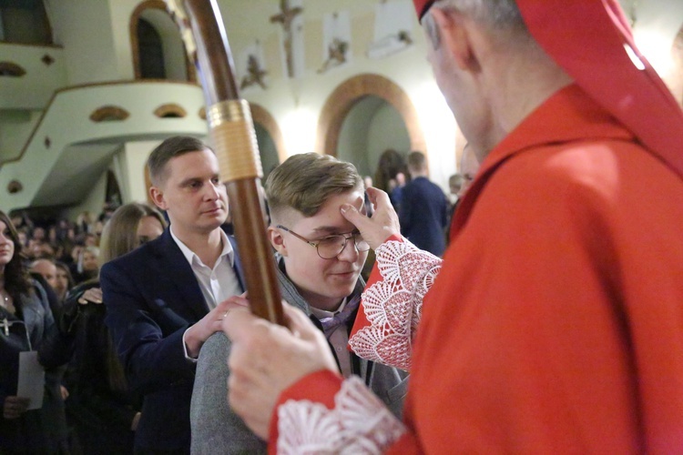 Bierzmowanie młodych z parafii kolejowej
