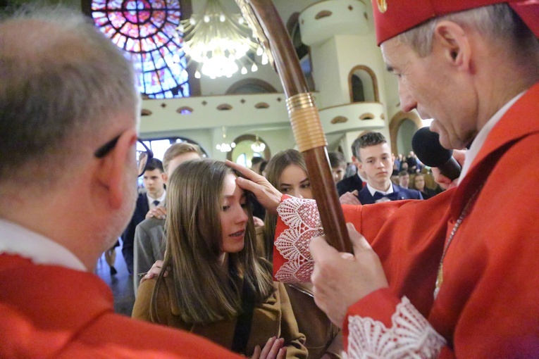 Bierzmowanie młodych z parafii kolejowej