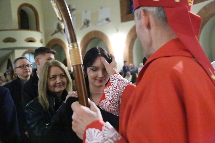 Bierzmowanie młodych z parafii kolejowej