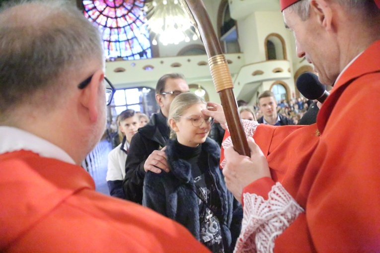 Bierzmowanie młodych z parafii kolejowej