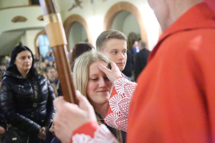 Bierzmowanie młodych z parafii kolejowej