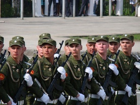 Rosja: Armia powołuje 134,5 tys. poborowych