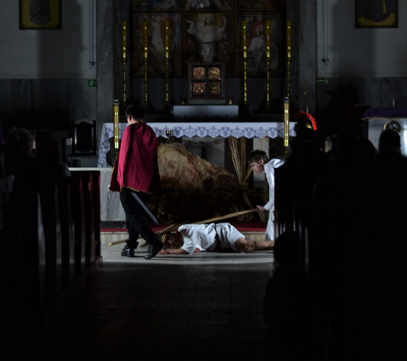 Młodzież z Oławy stworzył przejmujące misterium pt. "Widziałem Go tylko raz"