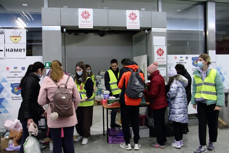 Caritas Archidiecezji Krakowskiej prosi o pomoc. W magazynach brakuje żywności