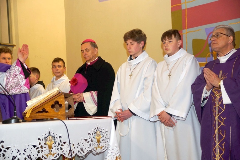 Bp Adam Bałabuch wizytował parafię w Słupicach