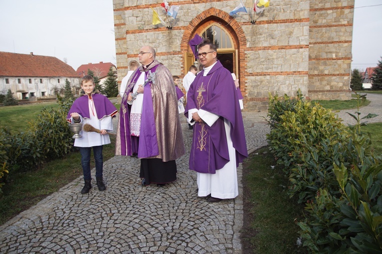 Bp Adam Bałabuch wizytował parafię w Słupicach