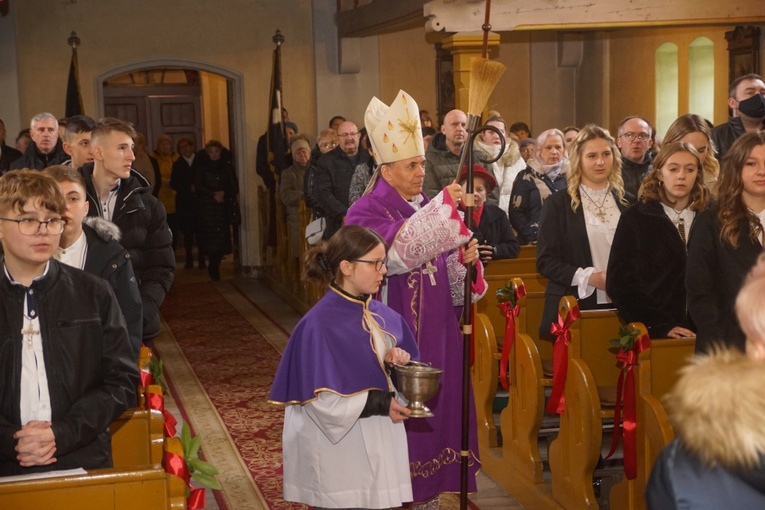 Bp Adam Bałabuch wizytował parafię w Słupicach