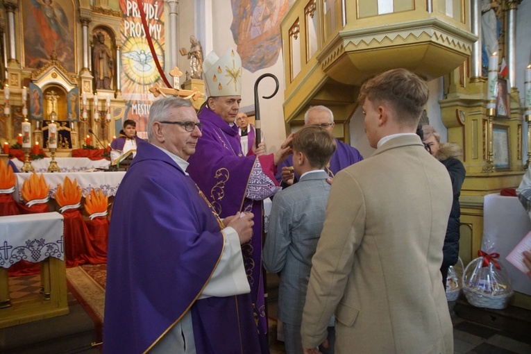 Bp Adam Bałabuch wizytował parafię w Słupicach