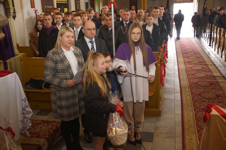 Bp Adam Bałabuch wizytował parafię w Słupicach