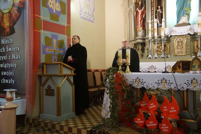 Bp Adam Bałabuch wizytował parafię w Słupicach