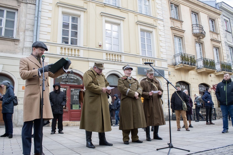 Ulicami stolicy przeszedł XV Katyński Marsz Cieni [GALERIA ZDJĘĆ]