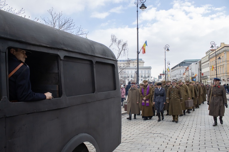 Ulicami stolicy przeszedł XV Katyński Marsz Cieni [GALERIA ZDJĘĆ]
