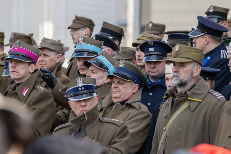 Ulicami stolicy przeszedł XV Katyński Marsz Cieni [GALERIA ZDJĘĆ]