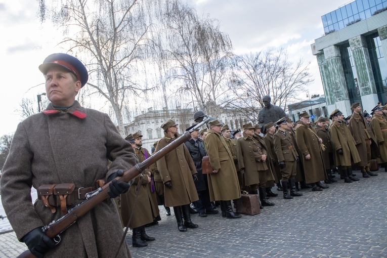 Ulicami stolicy przeszedł XV Katyński Marsz Cieni [GALERIA ZDJĘĆ]