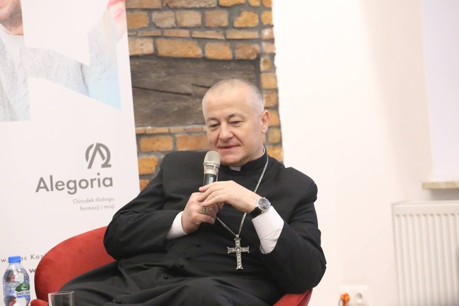 Bp Artur Ważny w Alegorii 