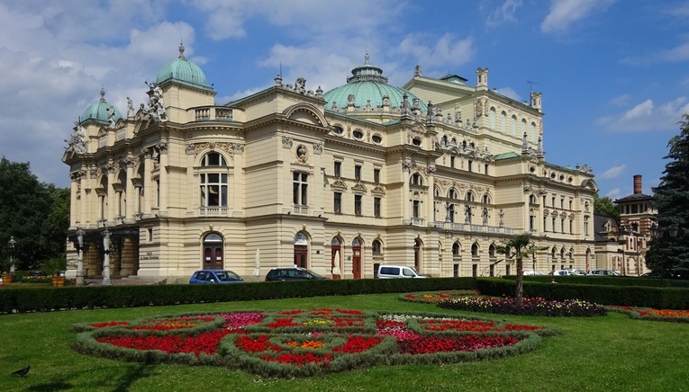Miłośnicy Teatru im. Słowackiego mogą kupić na wyprzedaży krzesła i fotele z widowni