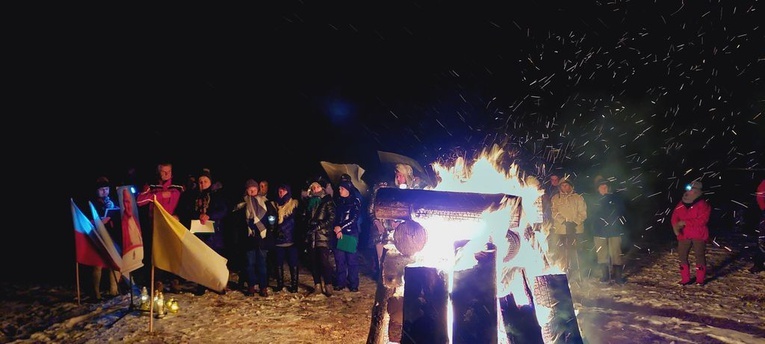 Watra pamięci dla św. Jana Pawła II w Nowym Targu