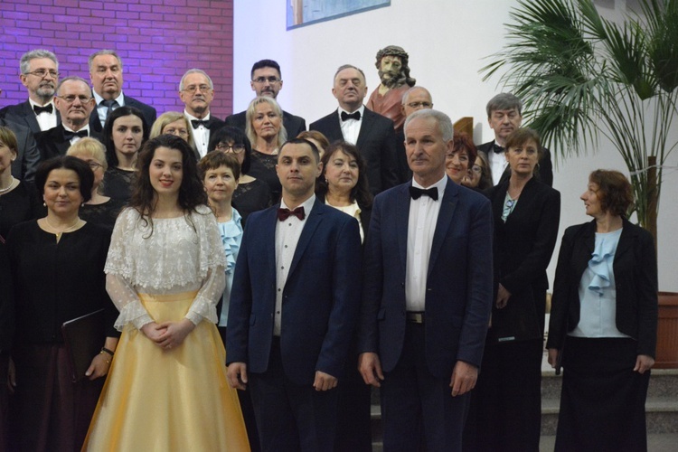 Koncert na pięć chórów w Świniarsku