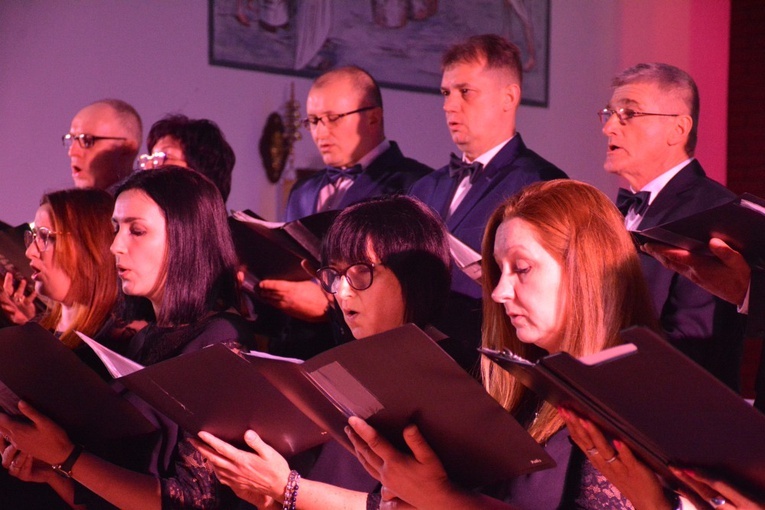 Koncert na pięć chórów w Świniarsku