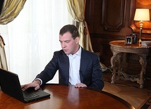 Miedwiediew chce sankcji na członków PiS i tych, którzy na nich głosują