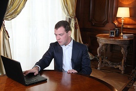 Miedwiediew chce sankcji na członków PiS i tych, którzy na nich głosują