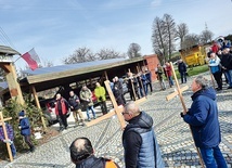 ▲	Pielgrzymi dotarli do Domu Chleba. W to samo miejsce 14 maja powędrują kobiety.