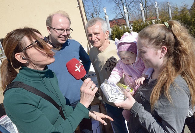 	Buciki z Włoch dla kilkumiesięcznej mieszkanki jednego z ośrodków w gminie Wieniawa, która przyjęła uchodźców.