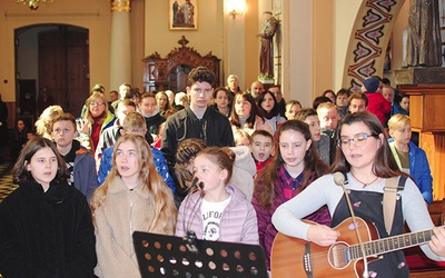 Goście zadbali o muzyczną oprawę Eucharystii.